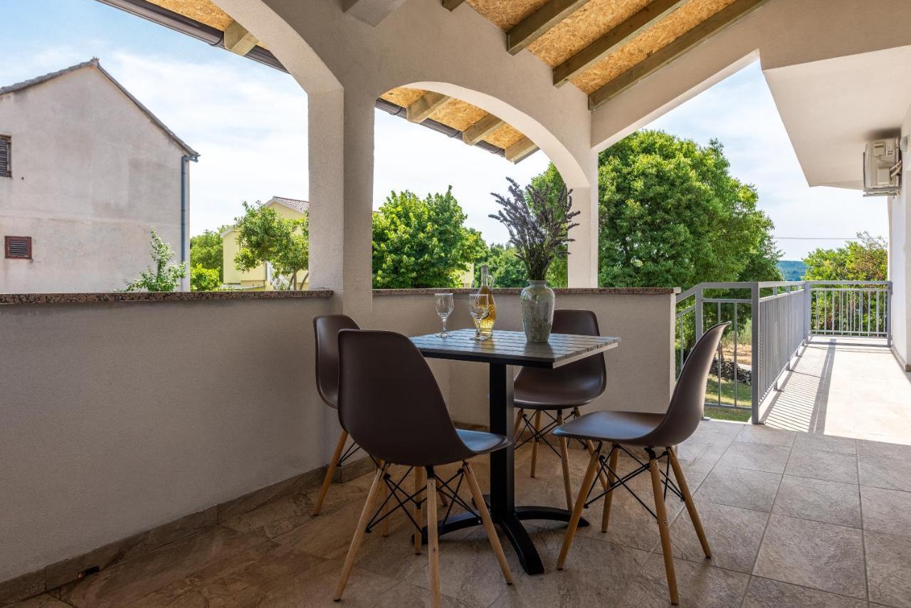Apartmani Dupor Gornji Karin Exterior foto