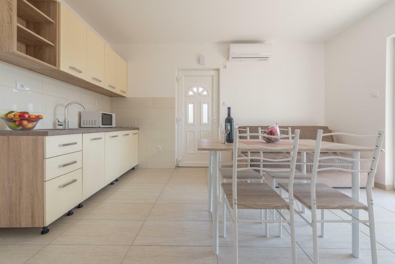 Apartmani Dupor Gornji Karin Exterior foto