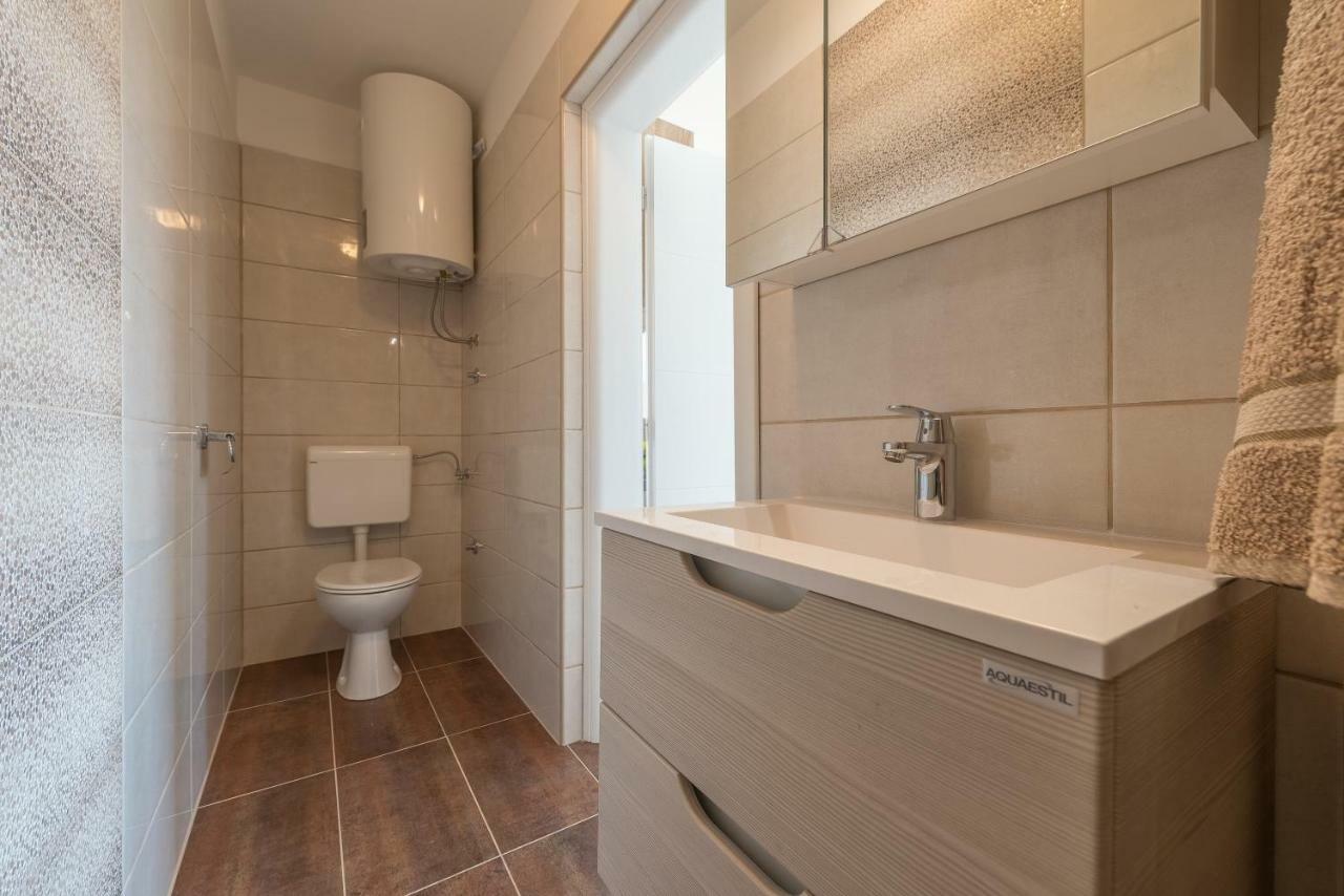 Apartmani Dupor Gornji Karin Exterior foto