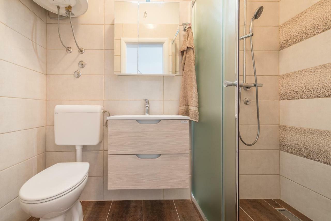 Apartmani Dupor Gornji Karin Exterior foto