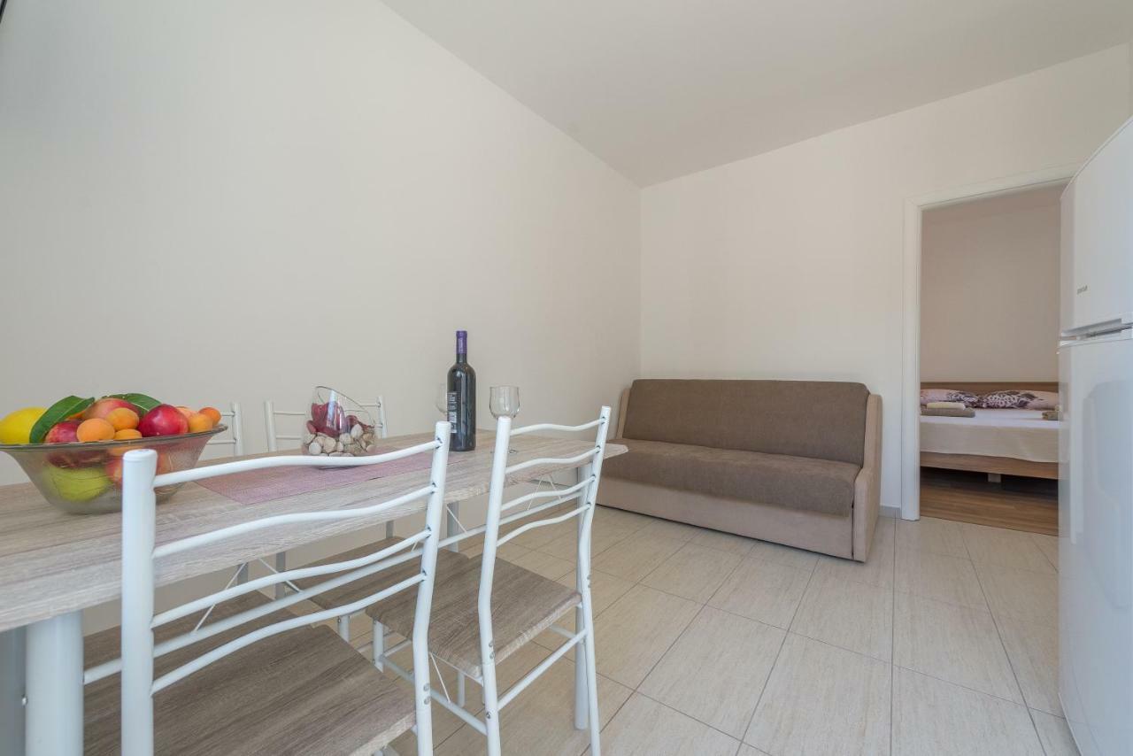 Apartmani Dupor Gornji Karin Exterior foto