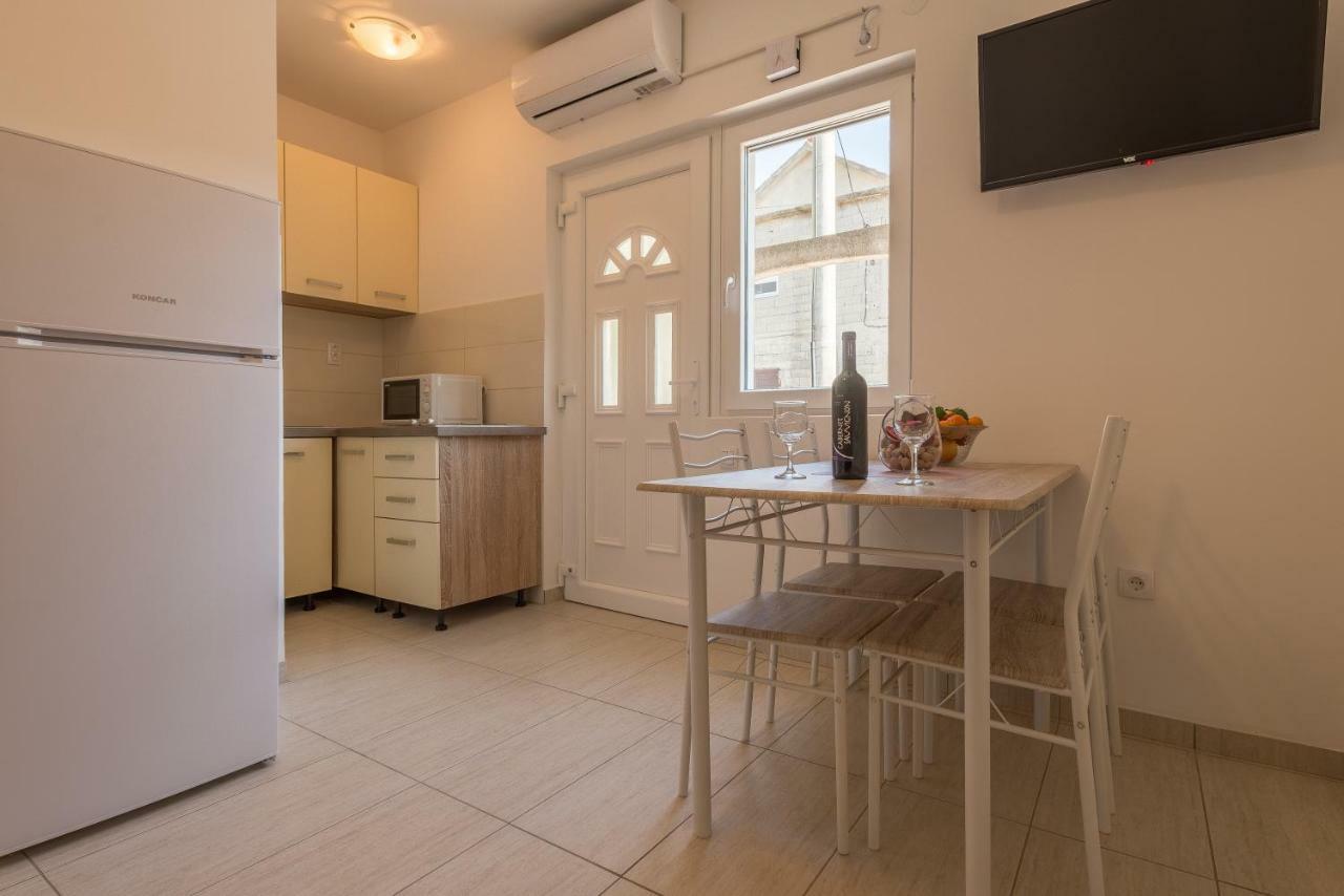 Apartmani Dupor Gornji Karin Exterior foto