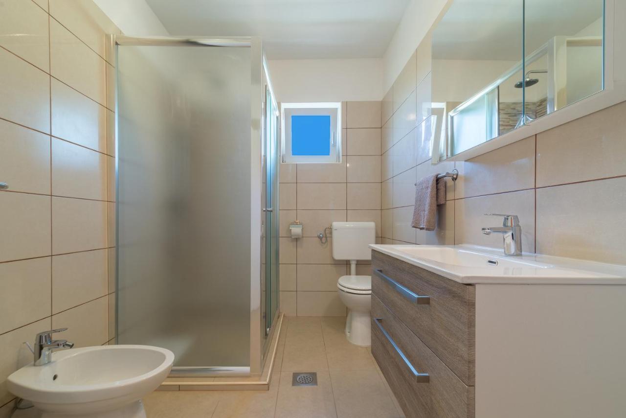 Apartmani Dupor Gornji Karin Exterior foto