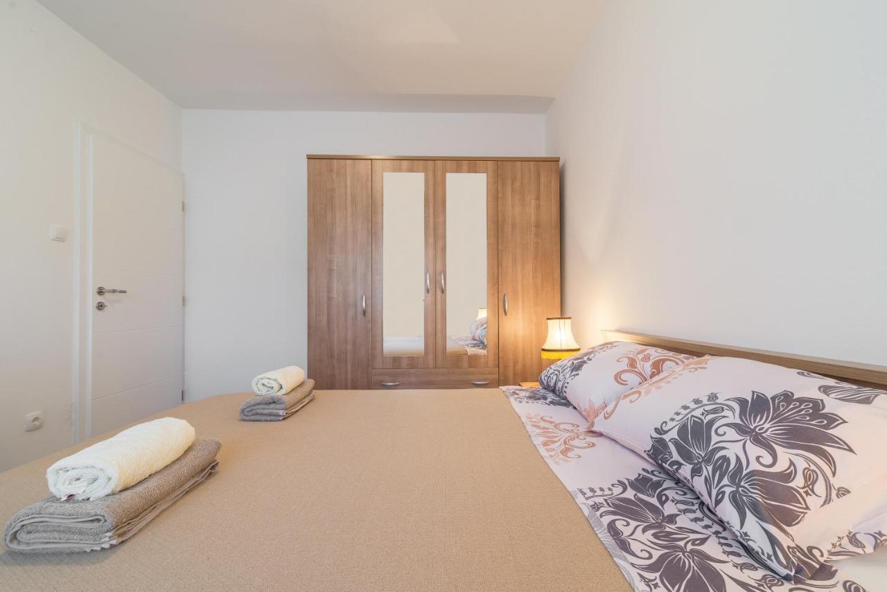 Apartmani Dupor Gornji Karin Exterior foto