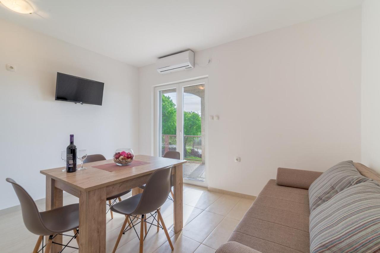 Apartmani Dupor Gornji Karin Exterior foto